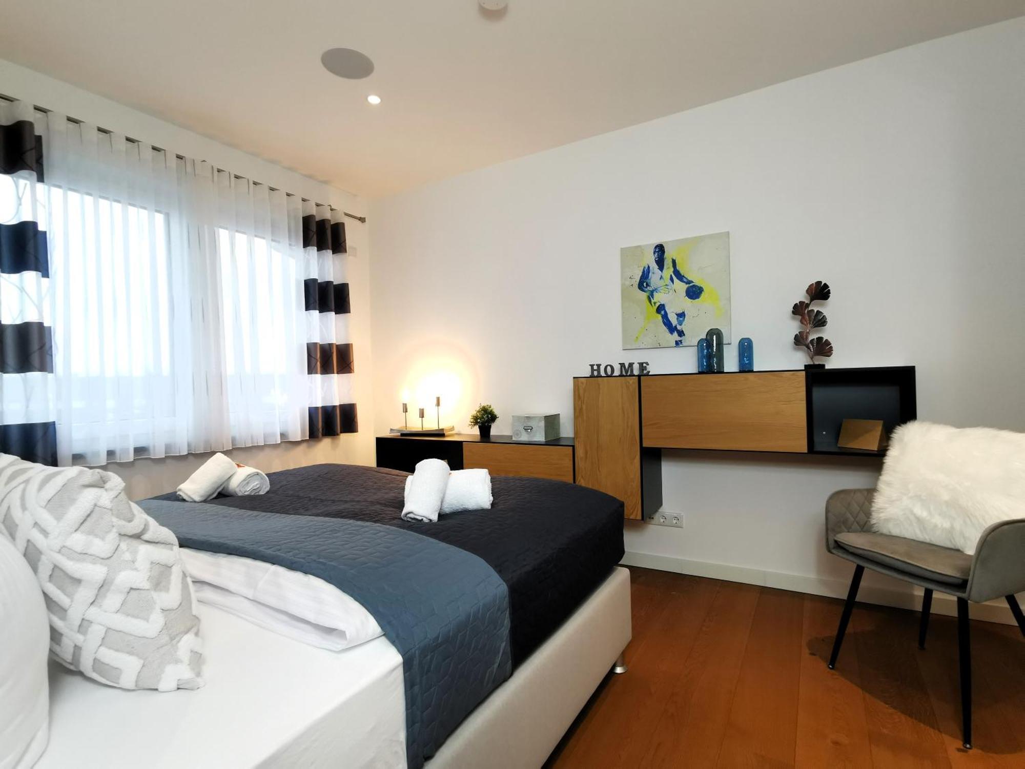 Bohnapartments Luxury Villa Berlin - 210Qm - Wintergarten - Kamin - 4 Kostenlose Parkplaetze - 6 Schlafzimmer - Neubau - Luxusausstattung 버켄워르더 외부 사진