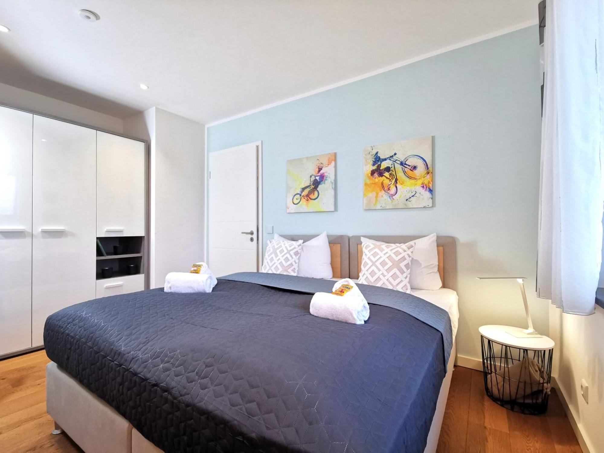 Bohnapartments Luxury Villa Berlin - 210Qm - Wintergarten - Kamin - 4 Kostenlose Parkplaetze - 6 Schlafzimmer - Neubau - Luxusausstattung 버켄워르더 외부 사진