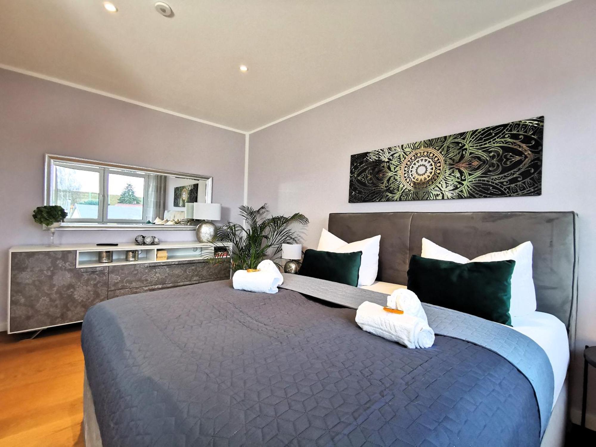 Bohnapartments Luxury Villa Berlin - 210Qm - Wintergarten - Kamin - 4 Kostenlose Parkplaetze - 6 Schlafzimmer - Neubau - Luxusausstattung 버켄워르더 외부 사진